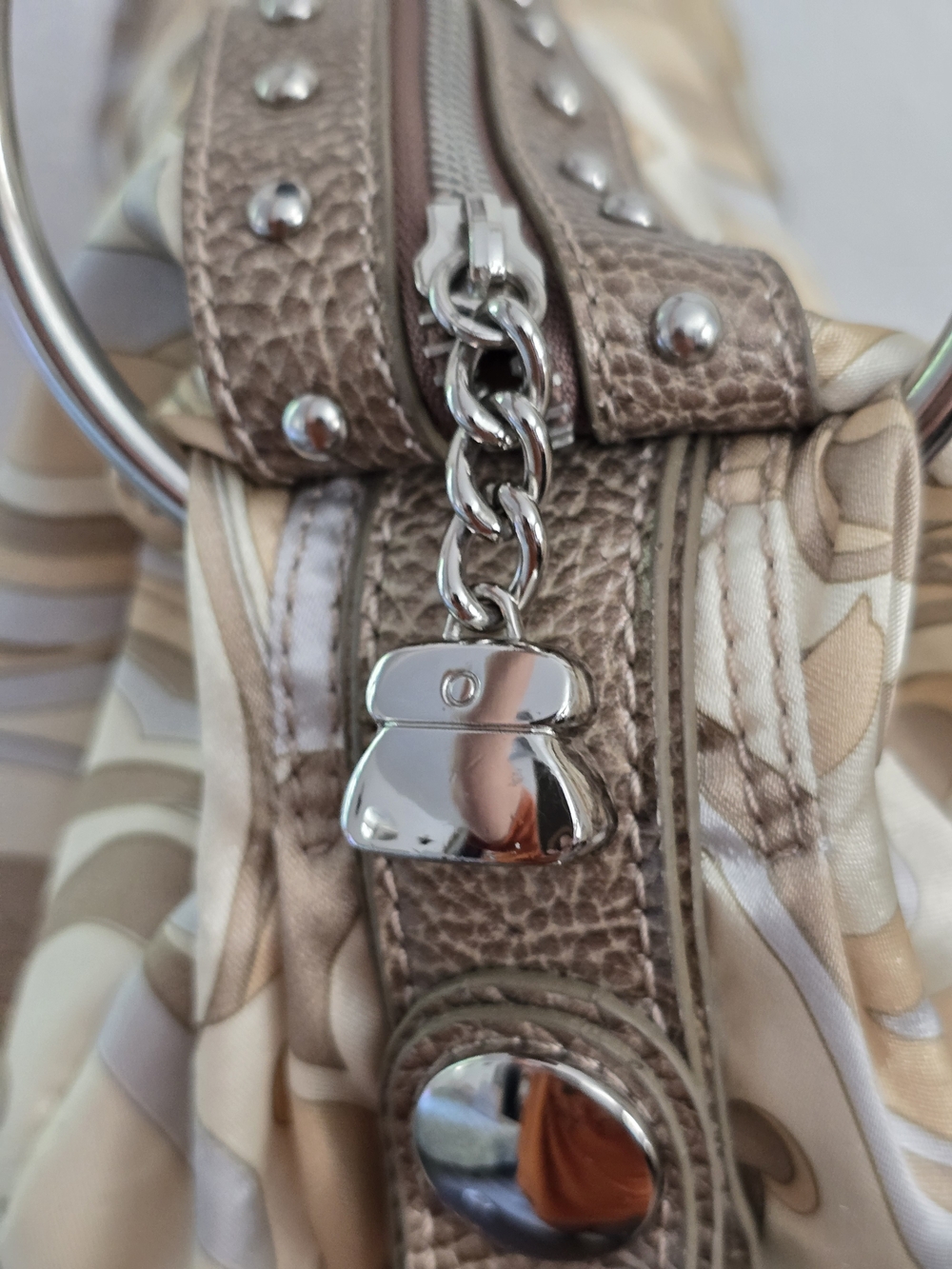 Kathy Van Zeeland Beige Cream Patterned Shoulder Bag with Metallic Trim - Picture 5 of 16